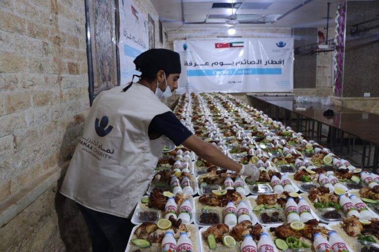 مائدة الخير تتسع للجميع: إفطار صائم مع مطعم ماما نورة في الكويت ٦٦٠٦٨٧٧٣